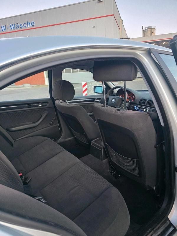 Gebraucht BMW 320 150 PS (110 kW) 2000 Silber Limousine