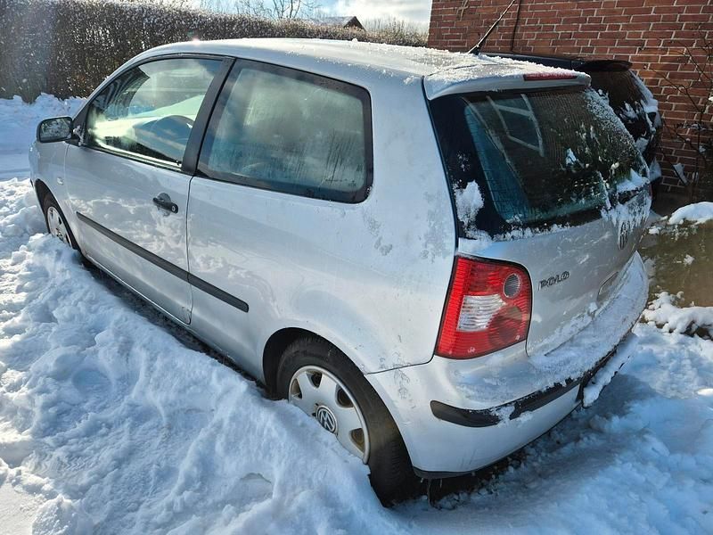 Gebraucht VW Polo 64 PS (47 kW) 2004 Silber Kleinwagen