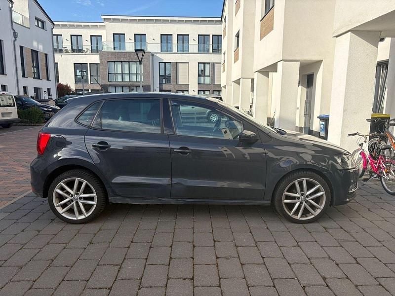 Gebraucht VW Polo Highline 90 PS (66 kW) 2015 Grau Kleinwagen