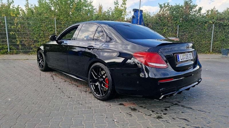 Schwarz Gebraucht 2017 Mercedes E63 AMG AMG Limousine | 51.050 € (Fairer Preis) - Bild 1/4