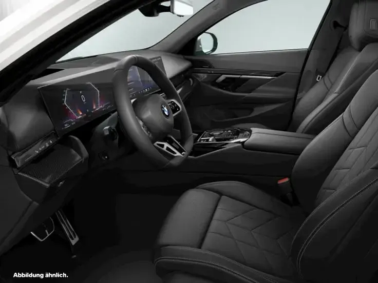 Gebraucht BMW 520 M Sport 197 PS (144 kW) 2025 Mineralweiss metallic Kombi
