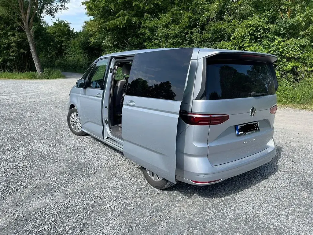 Gebraucht VW Multivan 150 PS (110 kW) 2022 Silber Van / Kleinbus