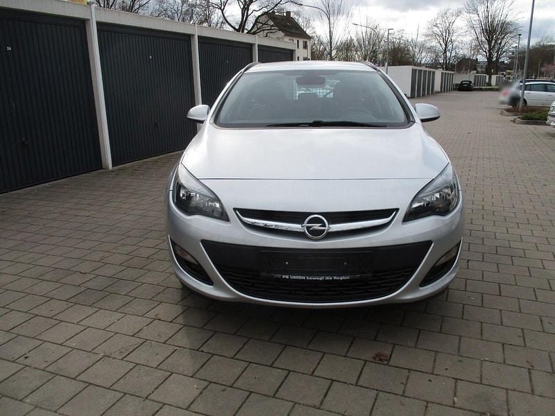 Gebraucht Opel Astra Active 110 PS (80 kW) 2012 Grau Kombi