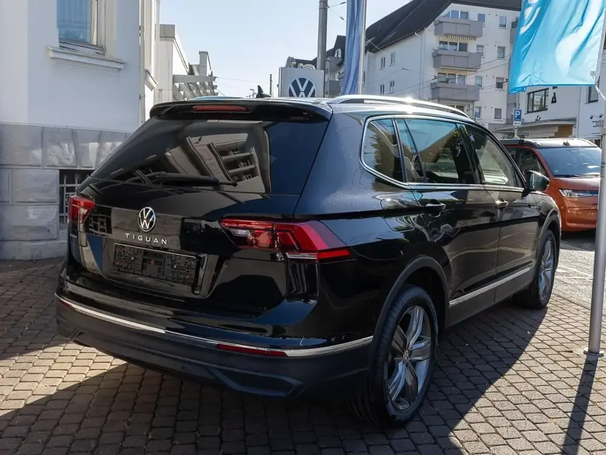 Gebraucht VW Tiguan Allspace Move 150 PS (110 kW) 2024 Schwarz SUV