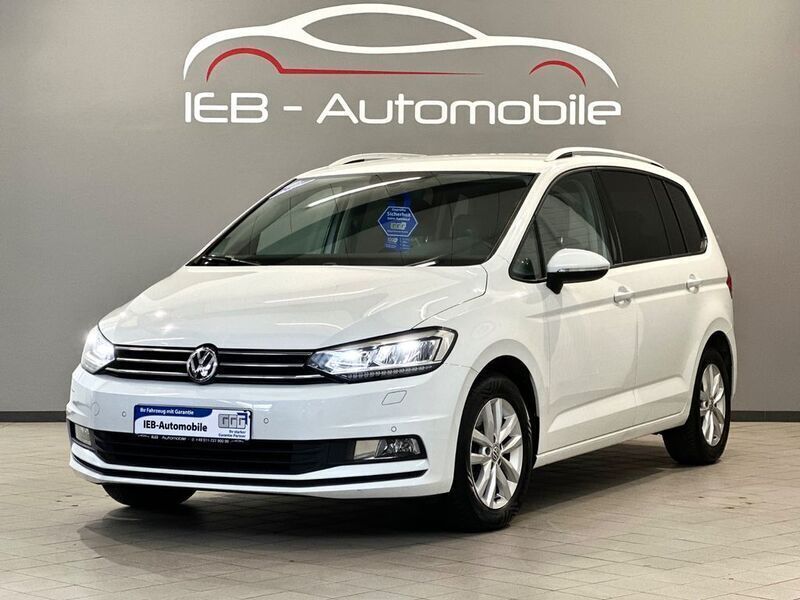 Weiß Gebraucht 2016 VW Touran Allstar Van / Kleinbus | 16.290 € (Teuer) - Bild 1/4
