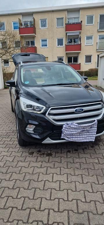 Gebraucht Ford Kuga Titanium 150 PS (110 kW) 2017 Schwarz SUV
