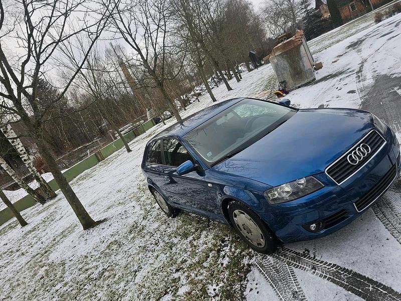 Blau Gebraucht 2003 Audi A3 Ambiente Kleinwagen | 3.499 € (Fairer Preis) - Bild 1/4
