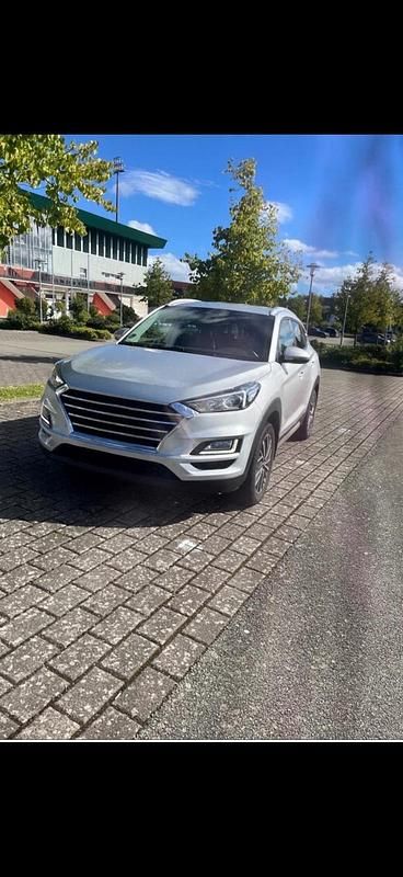 Grau Gebraucht 2019 Hyundai Tucson Trend SUV | 18.300 € (Fairer Preis) - Bild 1/4