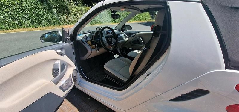 Weiß Gebraucht 2011 Smart ForTwo Cabrio Passion Cabrio | 6.000 € (Fairer Preis) - Bild 1/4