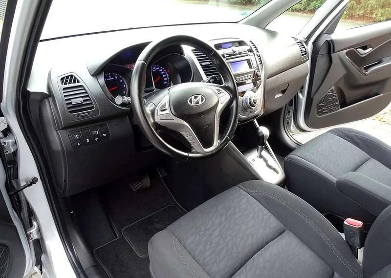 Gebraucht Hyundai ix20 125 PS (91 kW) 2011 Silber Kleinwagen