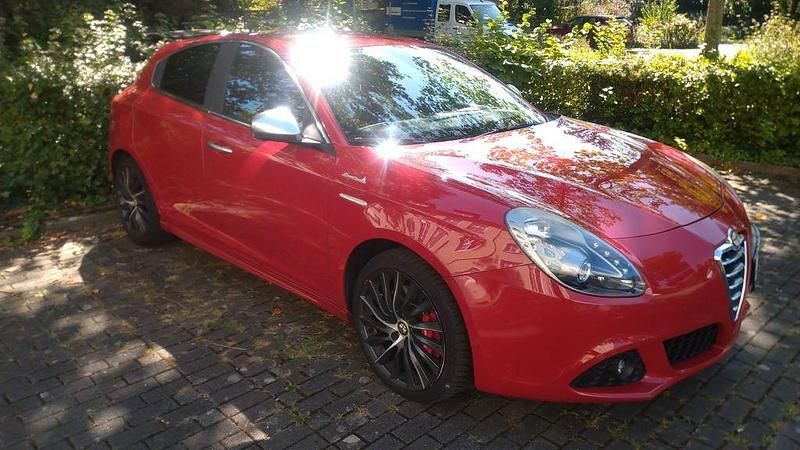 Gebraucht Alfa Romeo Giulietta 120 PS (88 kW) 2012 Rot Kleinwagen