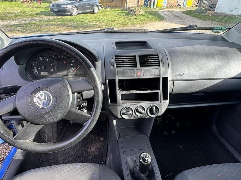 Gebraucht VW Polo 64 PS (47 kW) 2004 Blau Kleinwagen