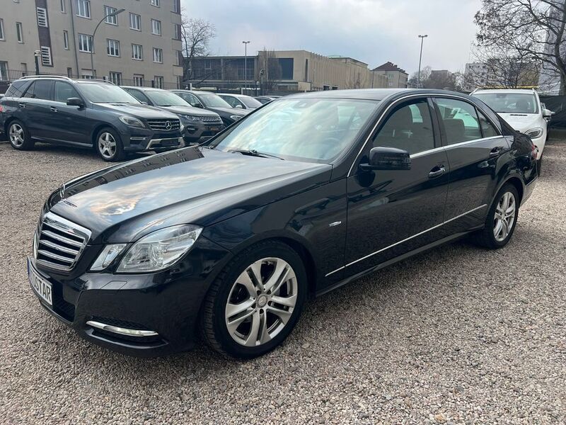 Schwarz Gebraucht 2011 Mercedes E220 Avantgarde Limousine | 13.950 € (Guter Preis) - Bild 1/4