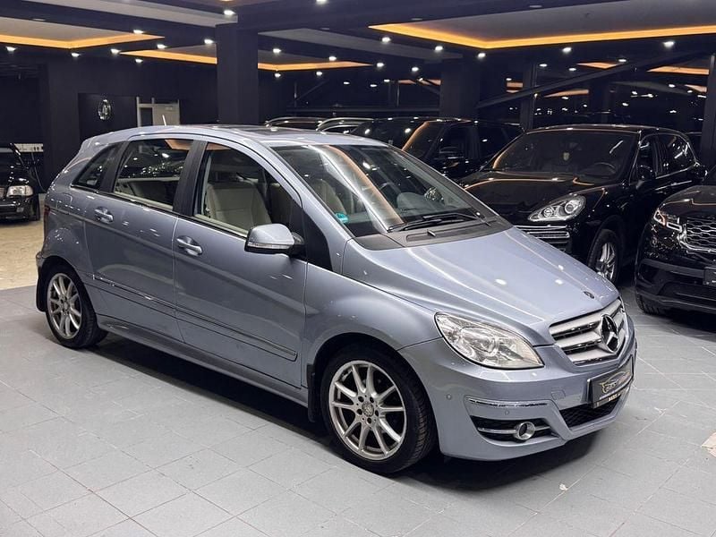 Gebraucht Mercedes B180 116 PS (85 kW) 2009 Blau Van / Kleinbus