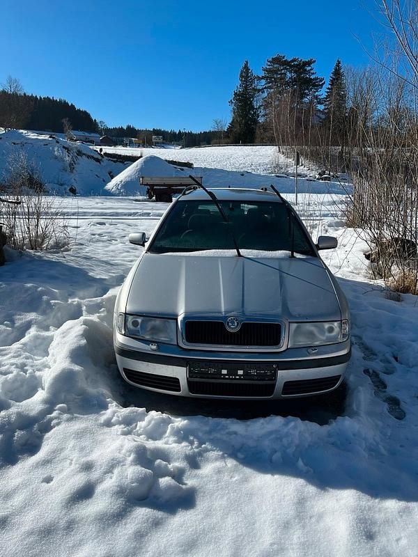 Silber Gebraucht 2002 Skoda Octavia Kombi | 380 € (Superpreis) - Bild 1/4