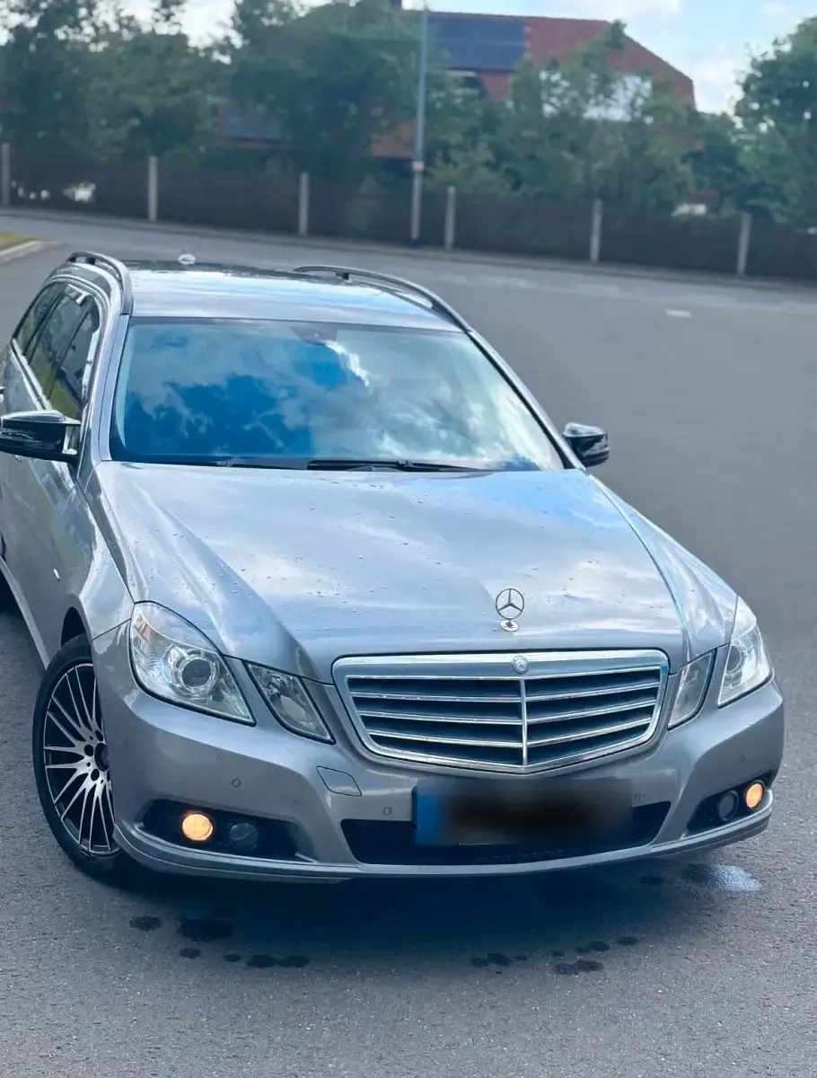 Gebraucht Mercedes E250 204 PS (150 kW) 2010 Grau Kombi