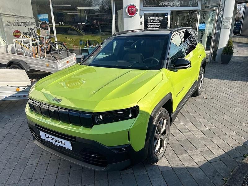 Neu Jeep Compass 145 PS (106 kW) 2026 Grün SUV