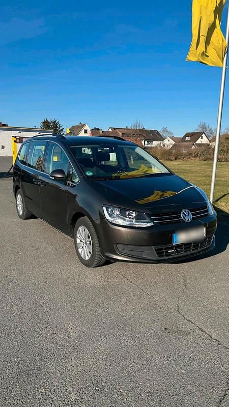 Braun Gebraucht 2017 VW Sharan Van / Kleinbus | 13.000 € (Superpreis) - Bild 1/4