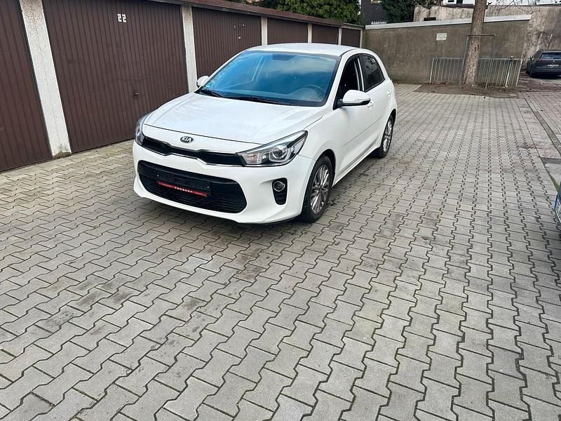 Gebraucht Kia Rio 84 PS (61 kW) 2018 Weiß Limousine