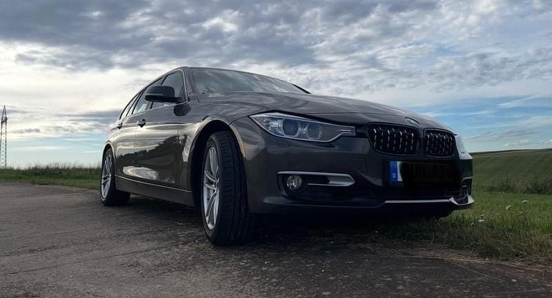 Gebraucht BMW 320 Sport Line 184 PS (135 kW) 2014 Braun Limousine