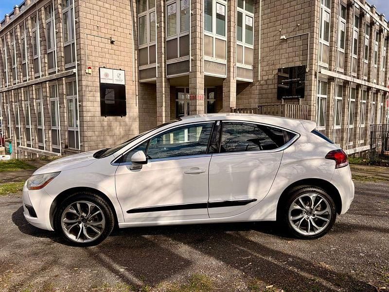 Gebraucht Citroën DS4 So Chic 120 PS (88 kW) 2012 Weiß Kleinwagen