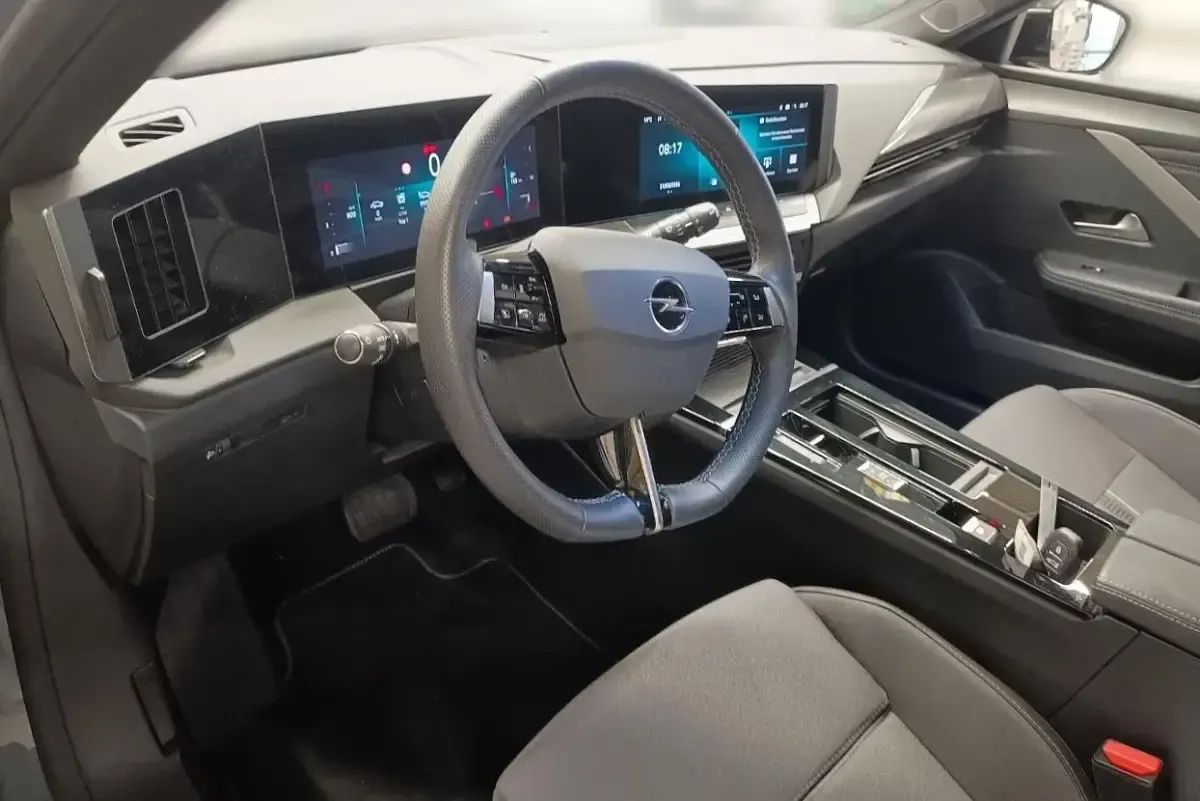 Gebraucht Opel Astra 131 PS (96 kW) 2025 Grau Kleinwagen