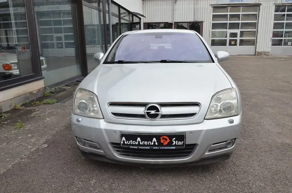 Gebraucht Opel Signum Sport 155 PS (114 kW) 2004 Silbermetallic Kleinwagen