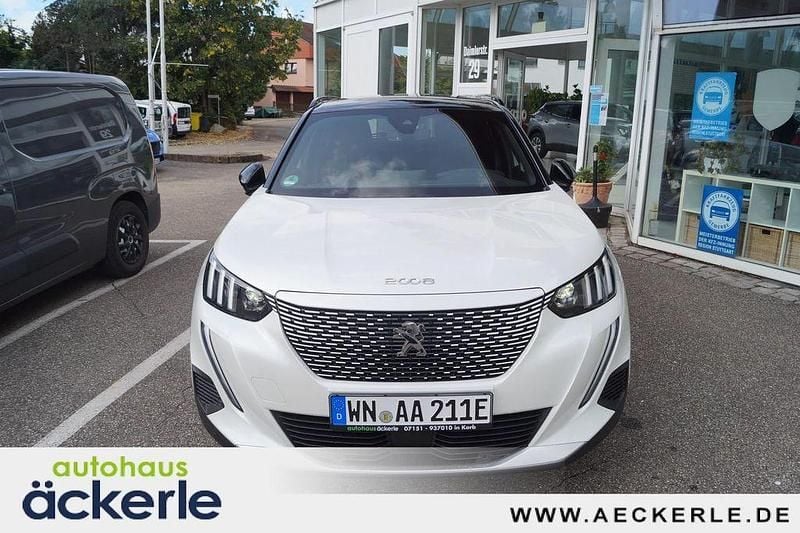 Gebraucht Peugeot e-2008 GT 100 kW (136 PS) 2023 Perlmuttweiß perleffekt SUV