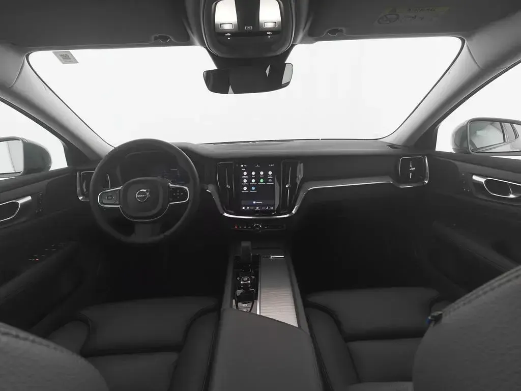Używany Volvo V60 CC Plus 197 KM (144 kW) 2024 Szary Kombi