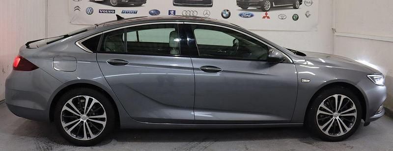 Grau Gebraucht 2020 Opel Insignia Innovation Limousine | 14.999 € (Fairer Preis) - Bild 1/4