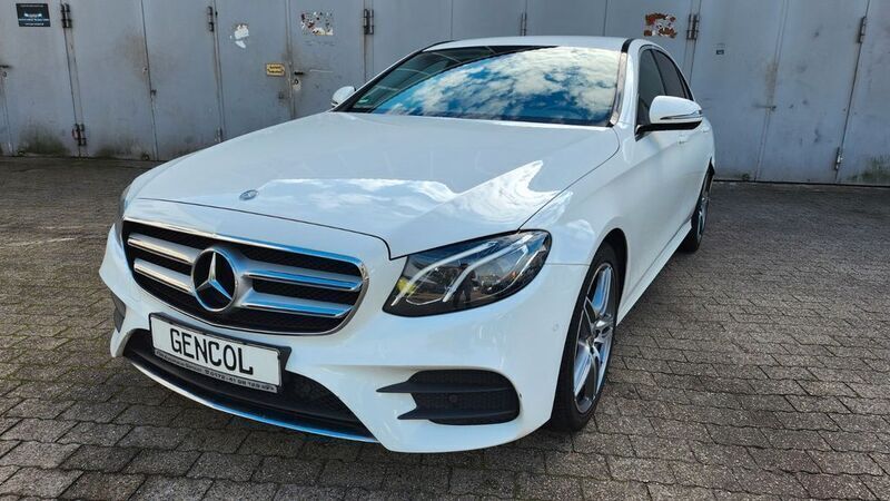 Weiß Gebraucht 2016 Mercedes E220 AMG line Limousine | 20.950 € (Teuer) - Bild 1/4