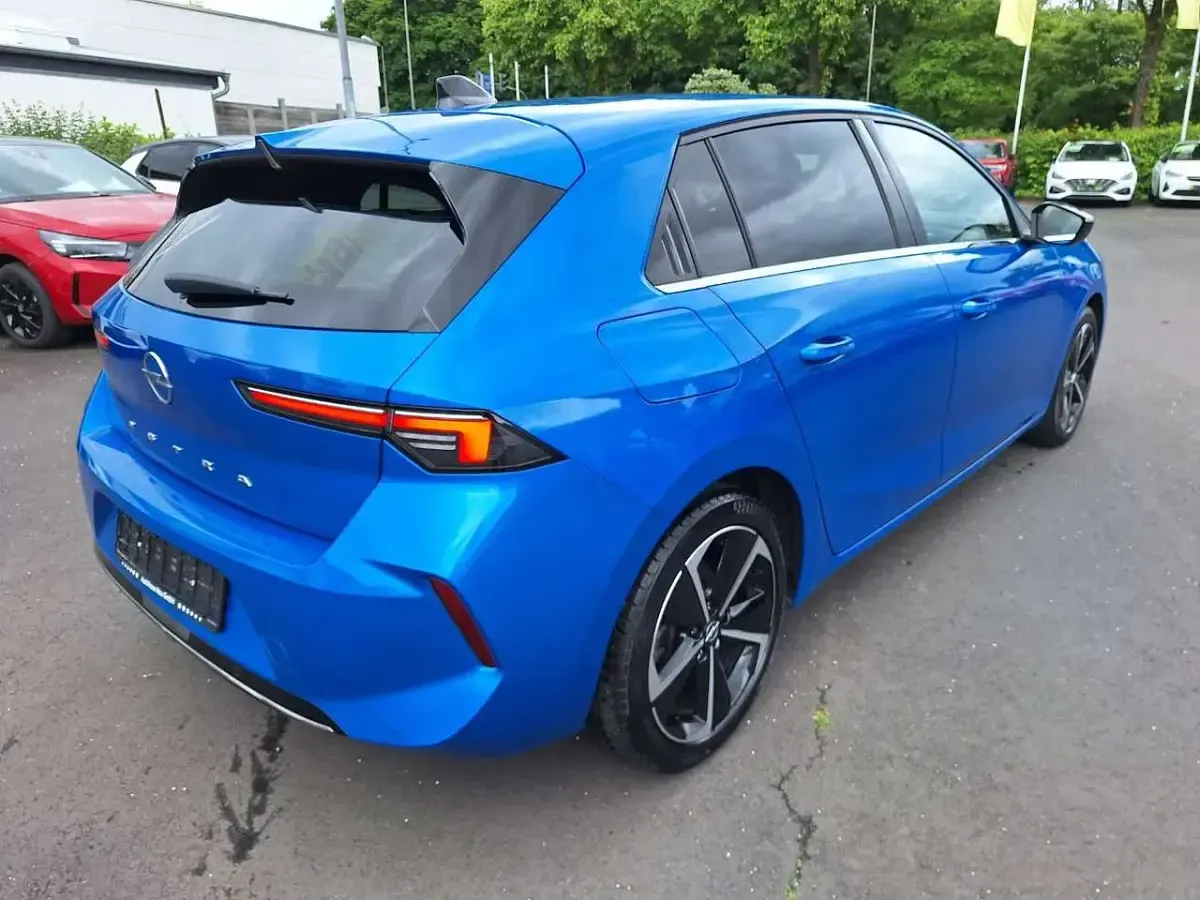 Gebraucht Opel Astra Elegance 131 PS (96 kW) 2023 Kobalt blau Kleinwagen