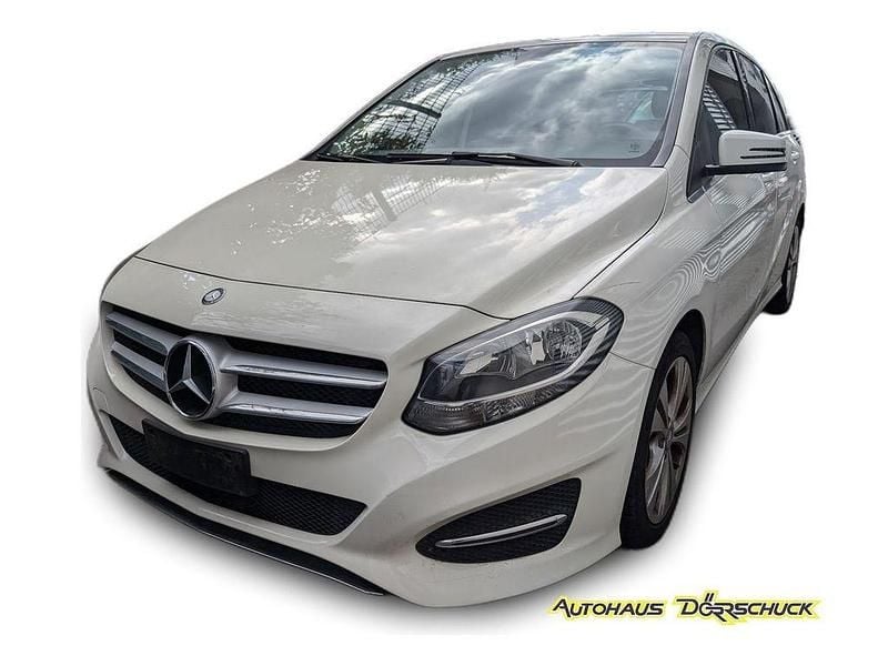 Weiß Gebraucht 2015 Mercedes B180 Urban Van / Kleinbus | 13.690 € (Fairer Preis) - Bild 1/3