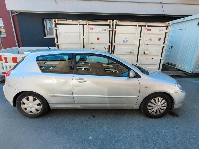 Grau Gebraucht 2003 Toyota Corolla Sol Kleinwagen | 2.300 € (Etwas zu teuer) - Bild 1/4