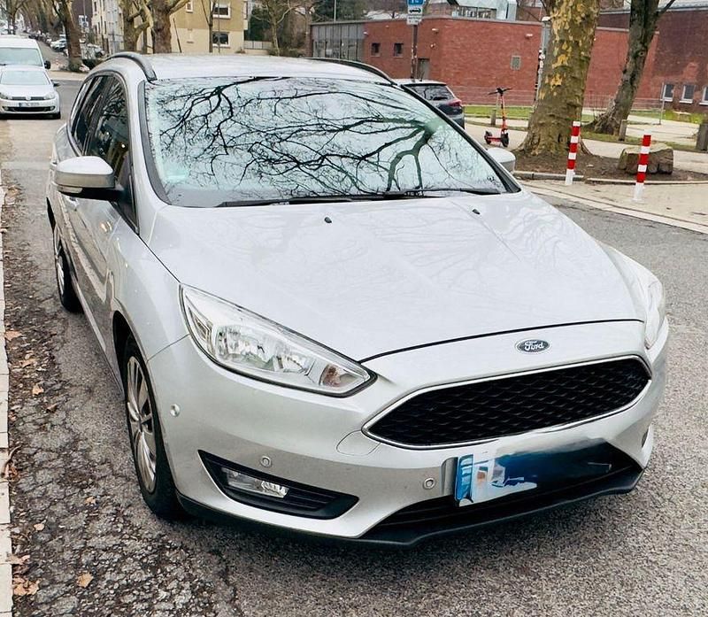 Gebraucht Ford Focus Cool & Connect 125 PS (91 kW) 2017 Silber Limousine