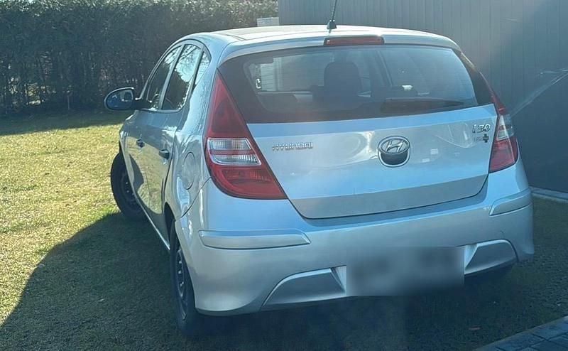 Gebraucht Hyundai i30 109 PS (80 kW) 2009 Silber Kleinwagen