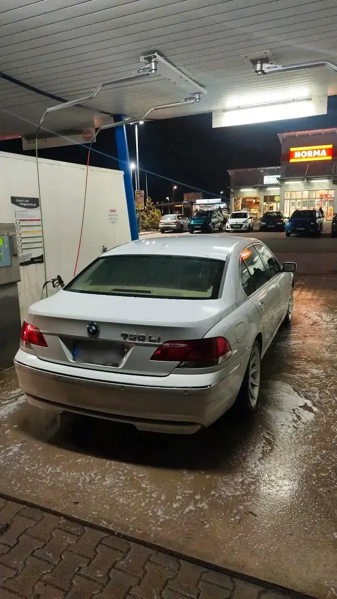 Gebraucht BMW 750L 367 PS (269 kW) 2005 Weiß Limousine