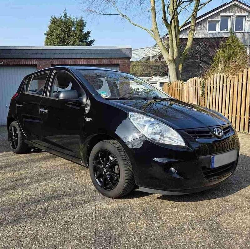 Gebraucht Hyundai i20 Classic 77 PS (56 kW) 2010 Schwarz Kleinwagen
