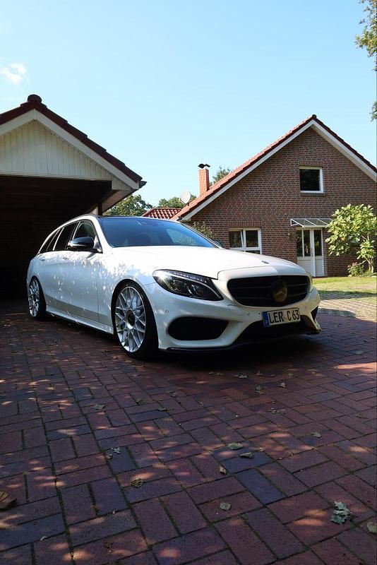 Weiß Gebraucht 2016 Mercedes E250 AMG line Kombi | 19.799 € (Fairer Preis) - Bild 1/4