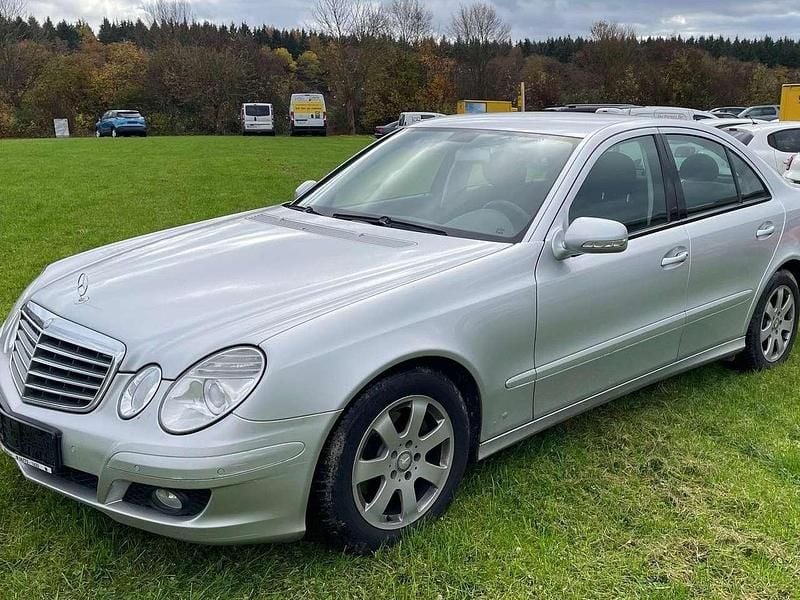 Iridiumsilber metalliclack Gebraucht 2008 Mercedes E200 Limousine | 4.500 € (Superpreis) - Bild 1/4