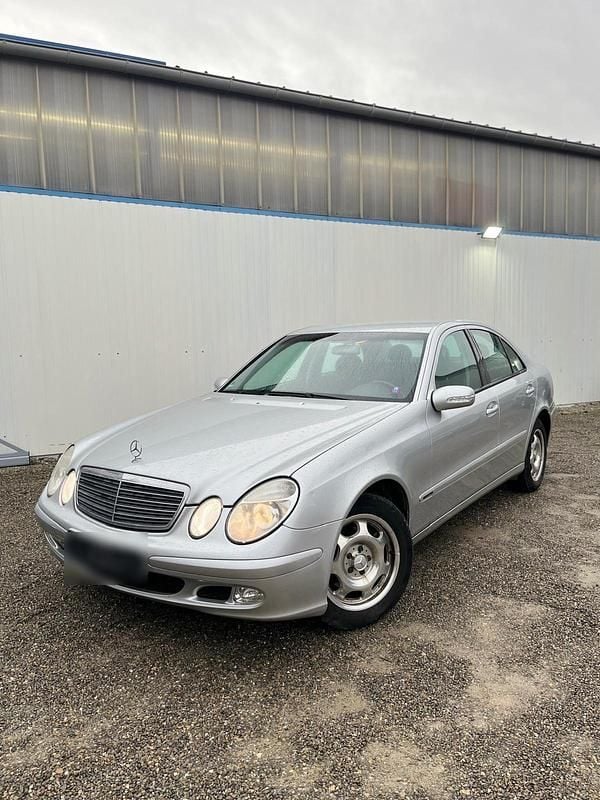 Gebraucht Mercedes E240 177 PS (130 kW) 2004 Silber Limousine