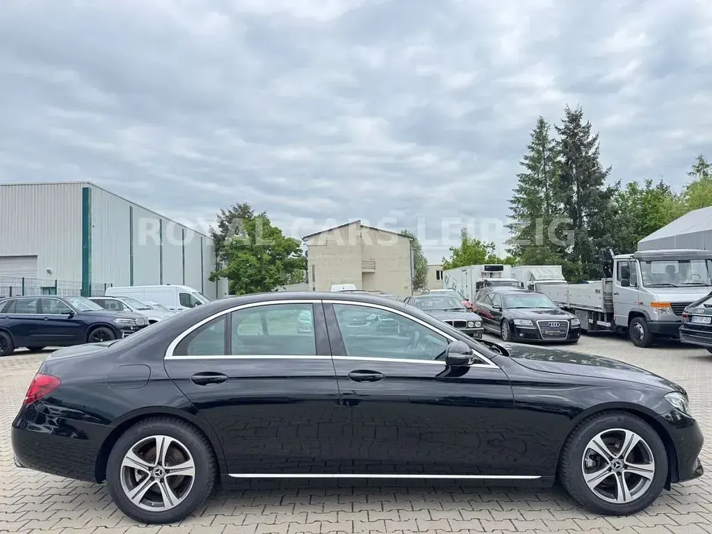 Gebraucht Mercedes E220 194 PS (142 kW) 2018 Schwarz Limousine