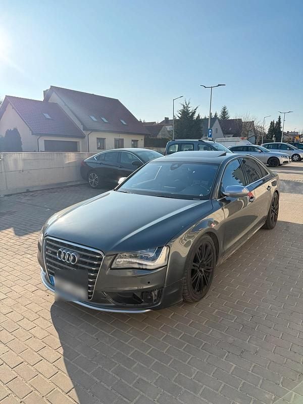 Grau Gebraucht 2012 Audi S8 Limousine | 16.500 € (Guter Preis) - Bild 1/4