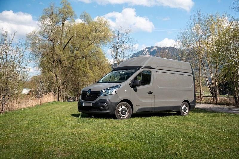 Second-hand Renault Trafic 114 CP (83 kW) 2016 Gri Monovolum