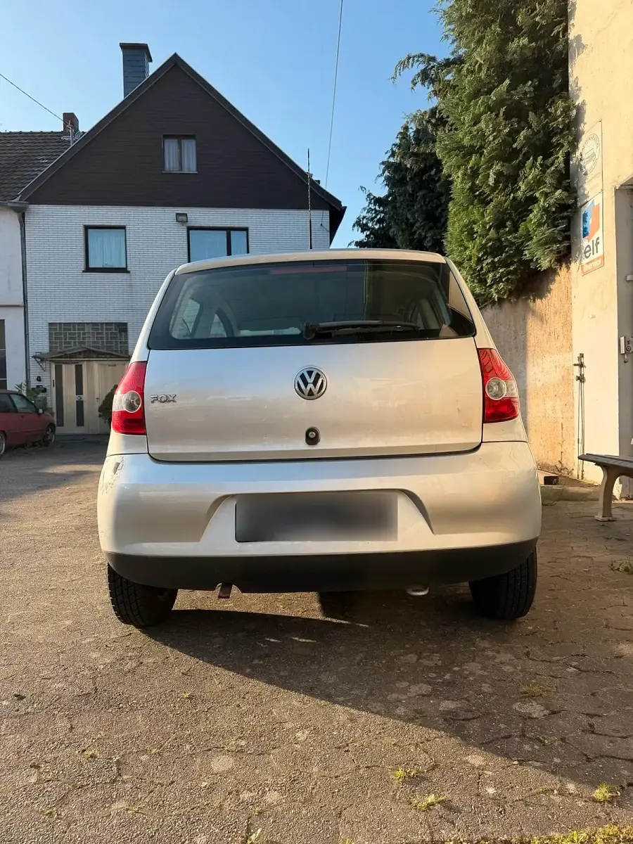Gebraucht VW Fox Basis 54 PS (39 kW) 2009 Grau Kleinwagen