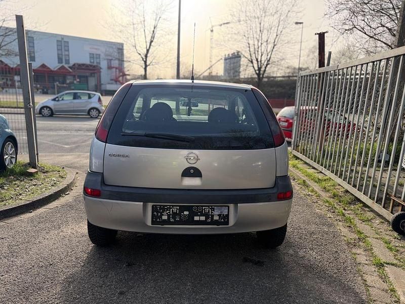 Second-hand Opel Corsa Comfort 58 CP (42 kW) 2002 Argintiu Hatchback
