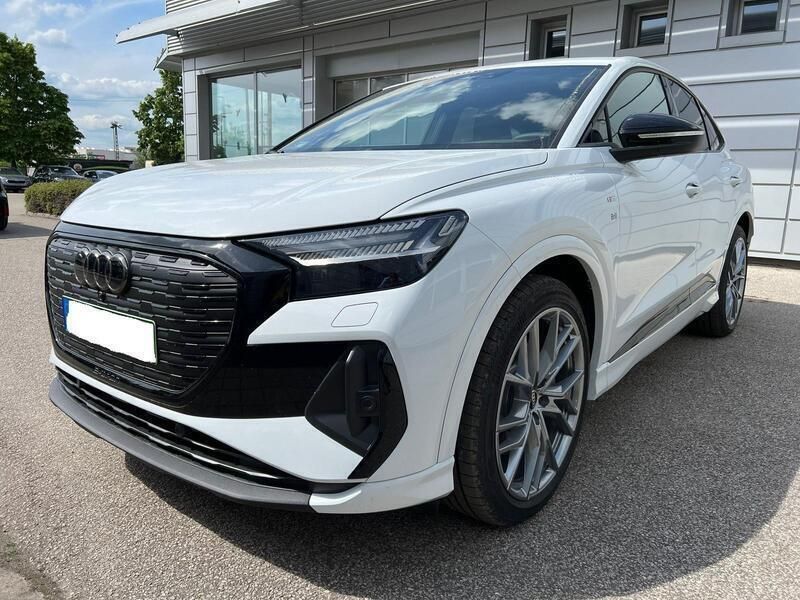 Gletscherweiß metallic Neu 2024 Audi Q4 Sportback e-tron Basis SUV | 67.490 € - Bild 1/4