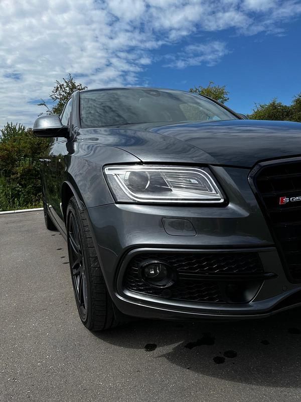 Grau Gebraucht 2015 Audi SQ5 SUV | 25.500 € (Fairer Preis) - Bild 1/4