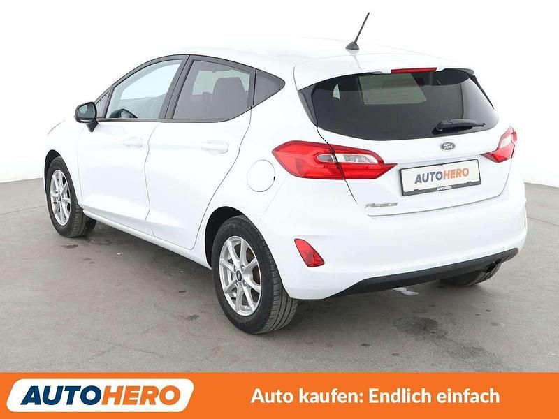 Gebraucht Ford Fiesta Trend 86 PS (63 kW) 2018 Frozen white Kleinwagen