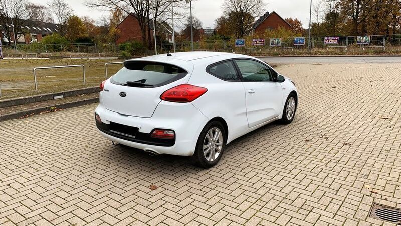 Gebraucht Kia ProCeed Edition 7 135 PS (99 kW) 2013 Weiß Kleinwagen